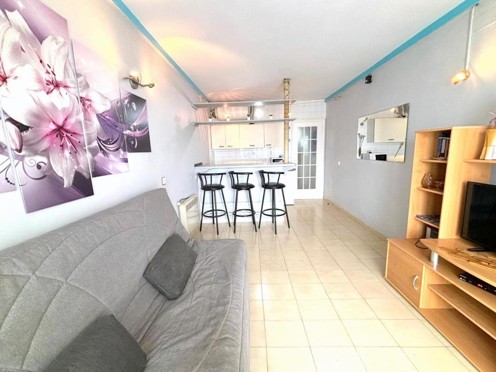 Meda Chica 3E Apartment Roses Ngoại thất bức ảnh